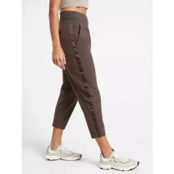Athleta-Nolita Slim Tapered Ankle Length Crop Pant-Brown-Athleisure-Size 4 - Picture 1 of 13
